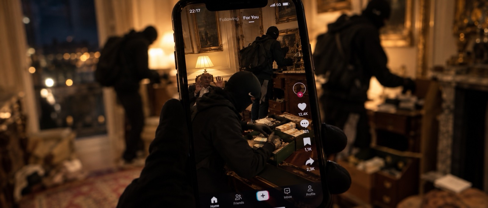 Una rapina ripresa con lo smartphone in diretta